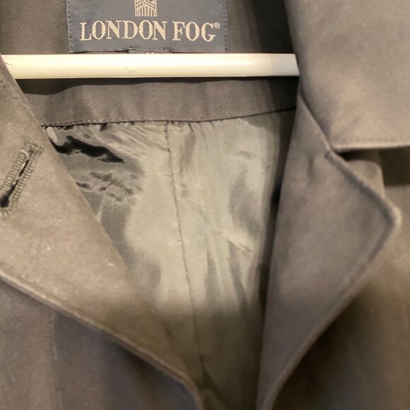 London Fog - M Petite -  Classic trench coat in black, same size as 8 almost - Picture 8 of 15